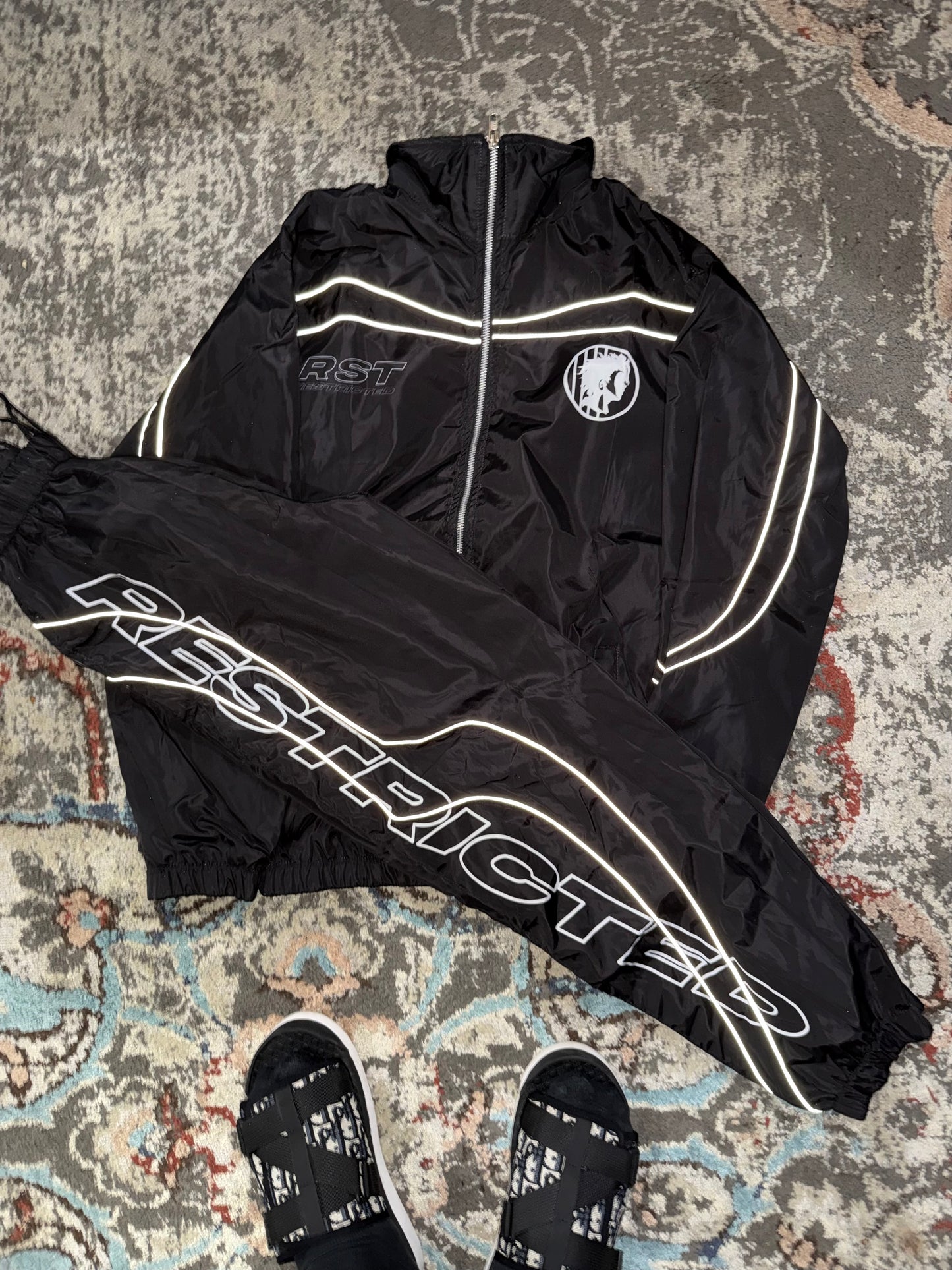 Black (reflective) trackset